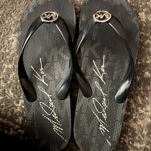 Women’s black Michael Kors flip flop size 6